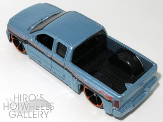 Hot Wheels - CHEVY SILVERADO